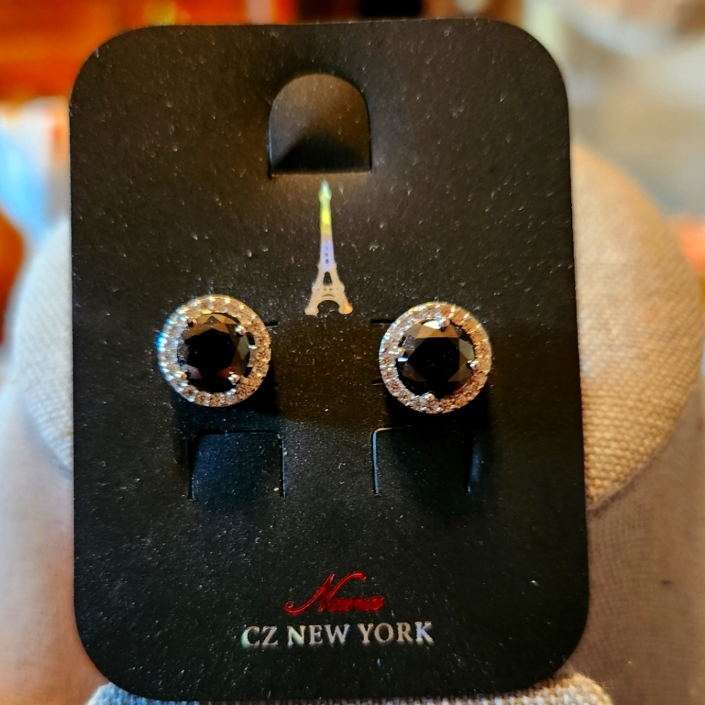 Cubic zirconia earrings studs